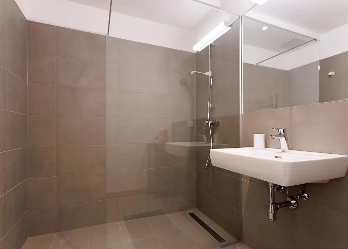 Modern Stylish With Free Parking *