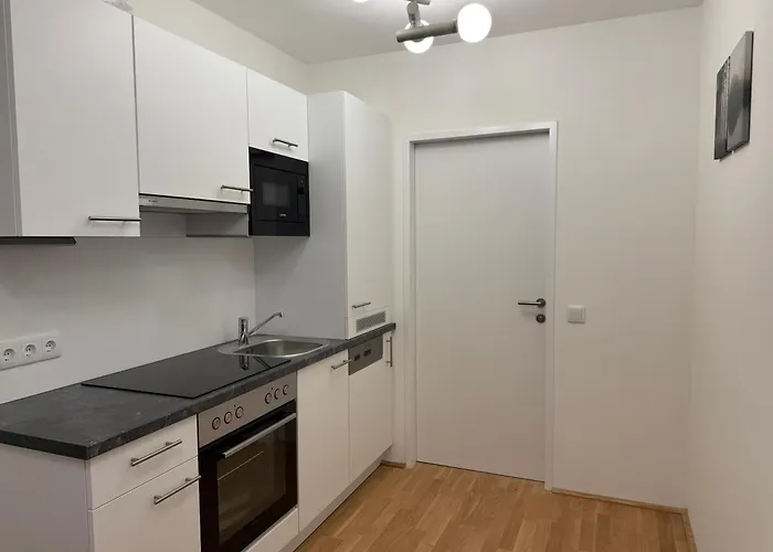 Modern Stylish With Free Parking *