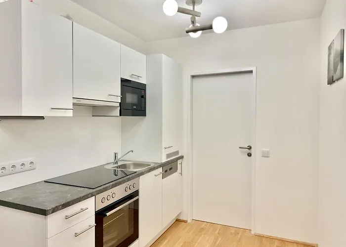 Modern Stylish With Free Parking *