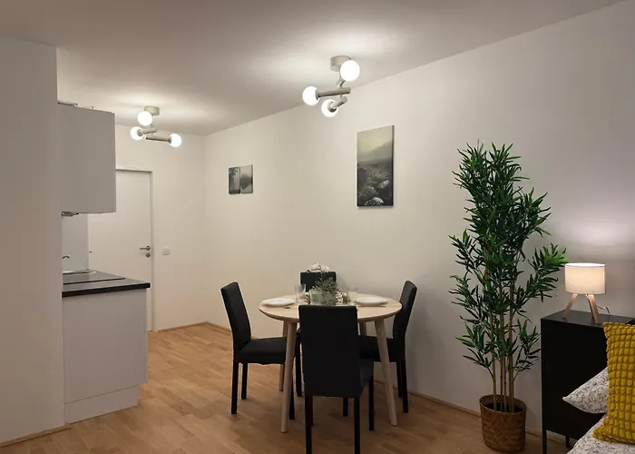 Modern Stylish With Free Parking Apartament