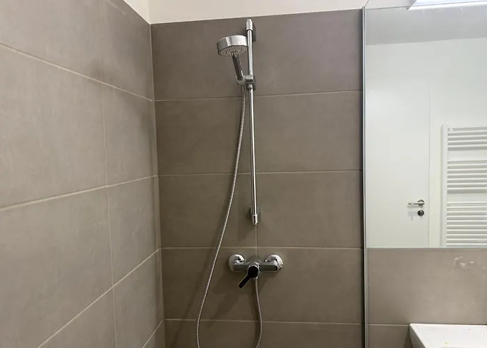 Modern Stylish With Free Parking Apartament